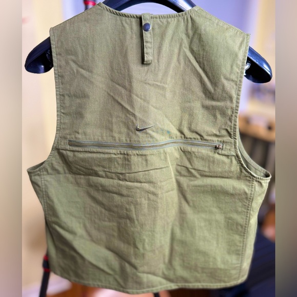 Gorgeous Nike Utility Vest!!!
Loose Fit - Picture 4 of 9